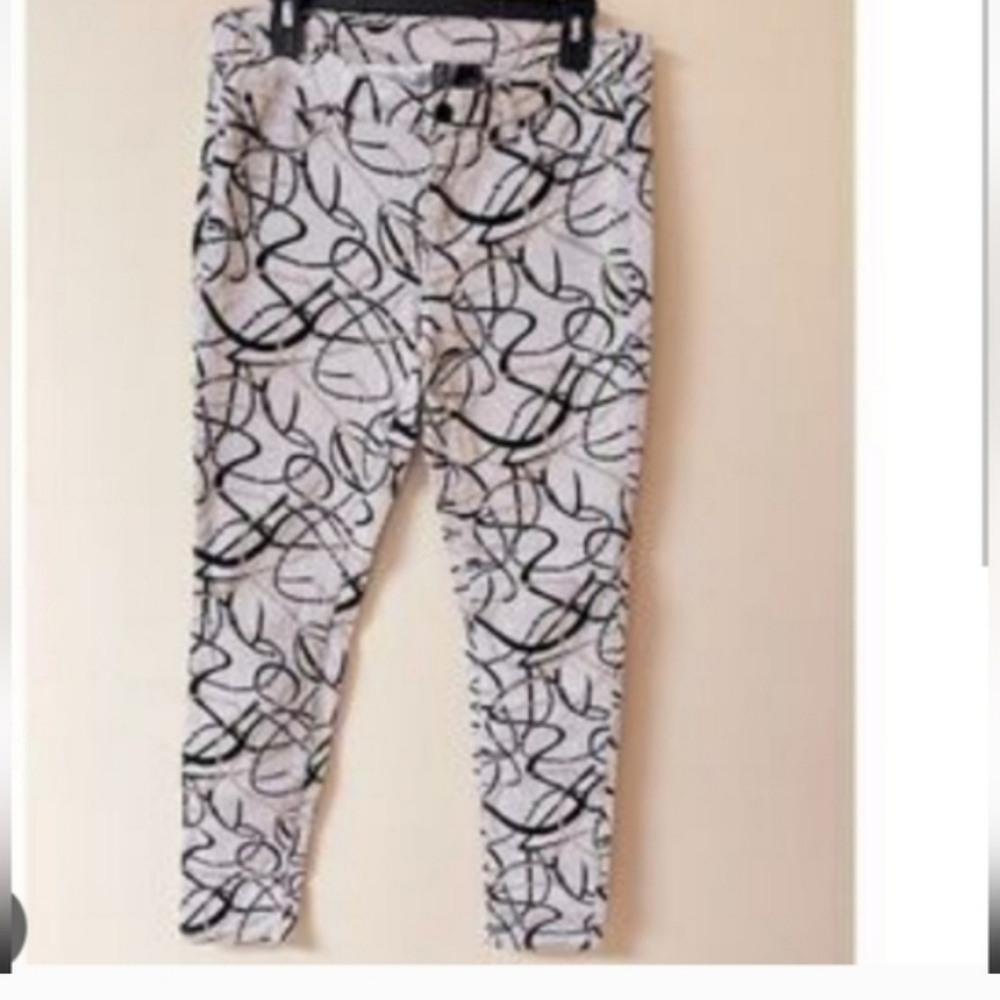 Bisou Bisou Black and White Patterned Cropped Pants